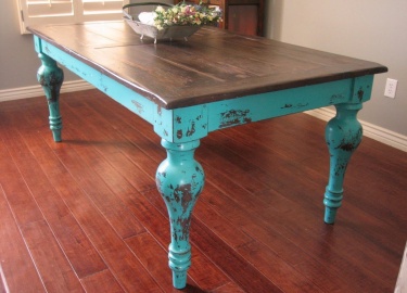 Как и чем покрасить деревянный стол своими руками? Выбор краски и дополнительных материалов. Этапы окрашивания. Декор...