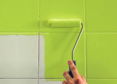 Какой краской покрасить керамическую плитку. В какой цвет покрасить плитку. Выбор состава. Красим кафельную плитку на кухне. Сколько слоев нужно на...