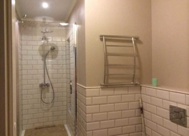 Какой должна быть краска для ванной комнаты, какие составы можно использовать, в чем их достоинства и недостатки, нек...