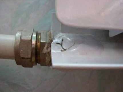 Поврежденный алюминиевый радиатор
