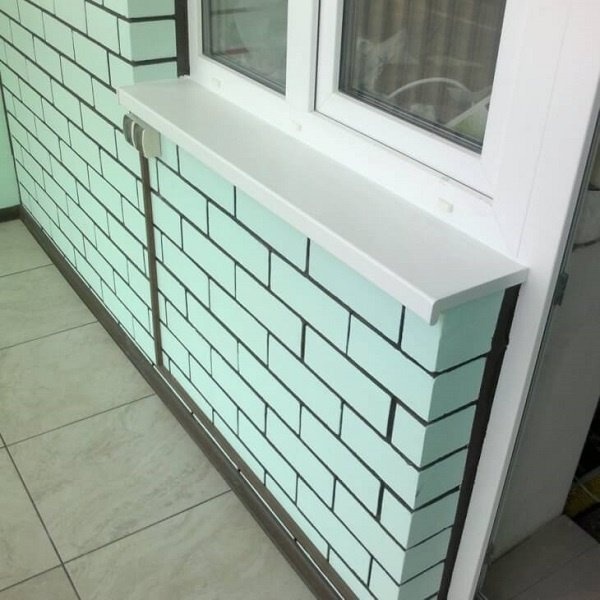 Фото: покраска кирпичной стены
