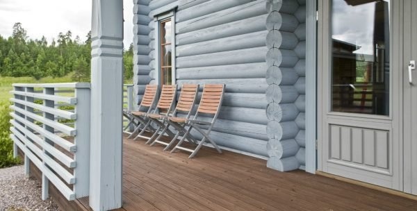 Какой краской лучше покрасить деревянный дом?
