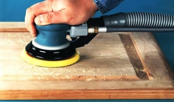 Шлифовальная машина значительно облегчает ручной труд
