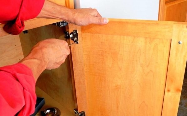 Демонтаж кухонных шкафов
